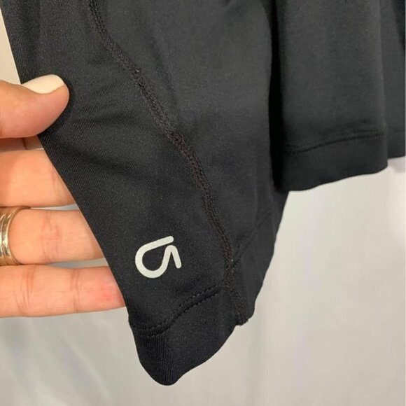 GAP fit woman’s workout tank. Cutouts and strappy back. Black. Size medium. New - Picture 6 of 10